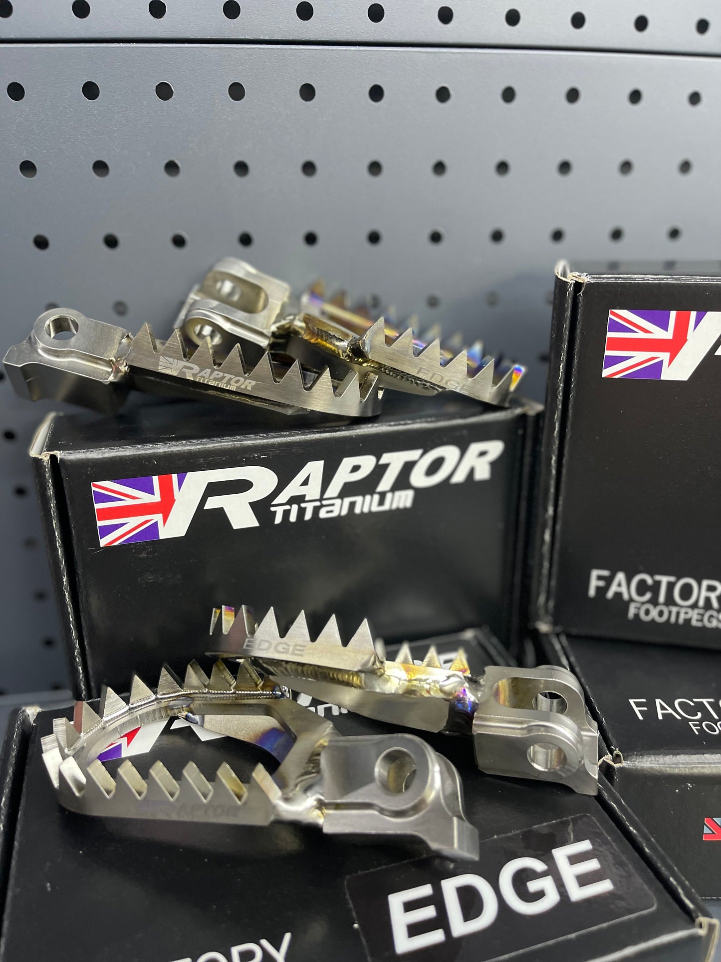 RAPTOR foot peg 011